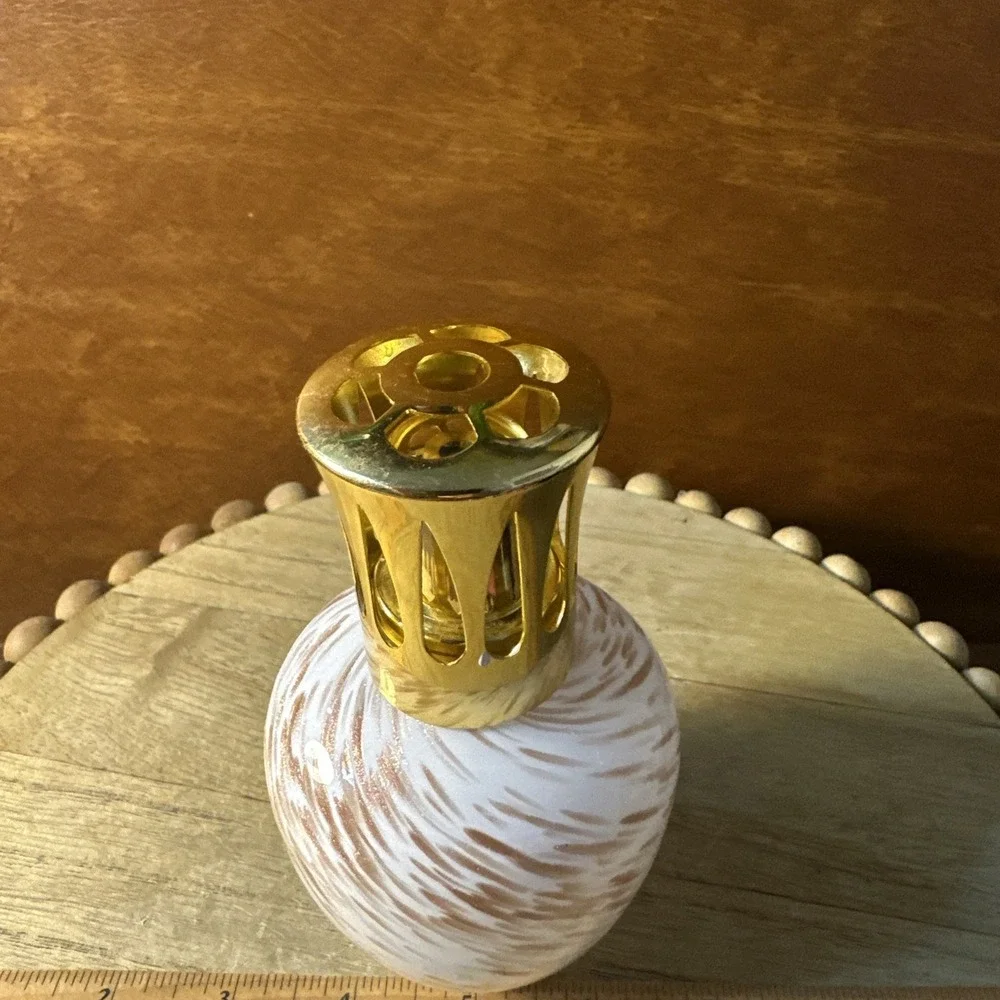 CATALYTIC OIL LAMP GLASS WHITE WITH GOLD Swirly SPECKS simply Beautiful 5.5